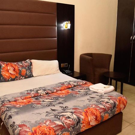 Bana Hotel & Suites Lagos Esterno foto