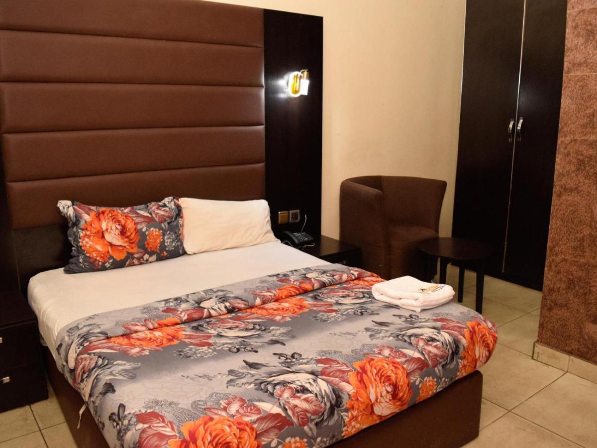 Bana Hotel & Suites Lagos Esterno foto