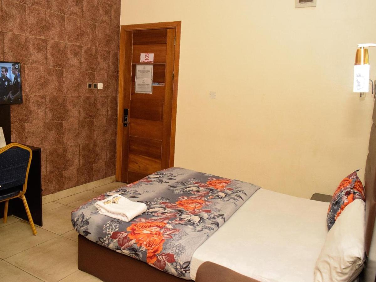 Bana Hotel & Suites Lagos Esterno foto