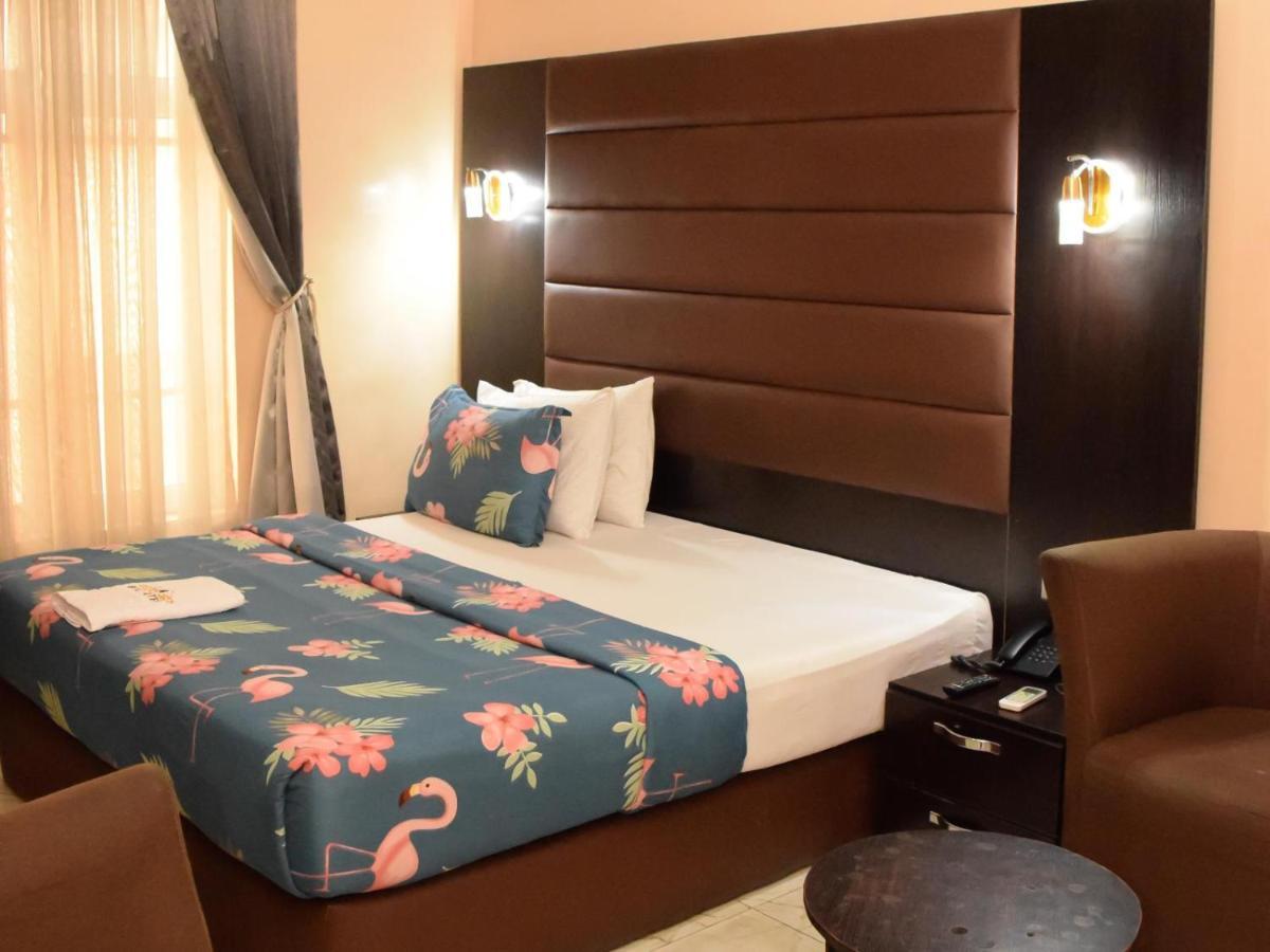 Bana Hotel & Suites Lagos Esterno foto