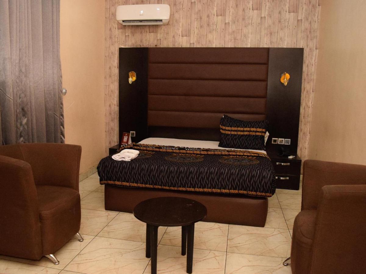 Bana Hotel & Suites Lagos Esterno foto