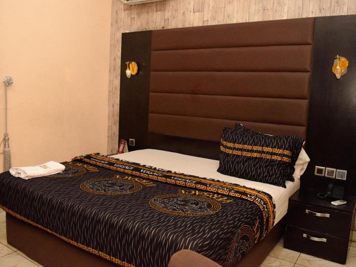 Bana Hotel & Suites Lagos Esterno foto