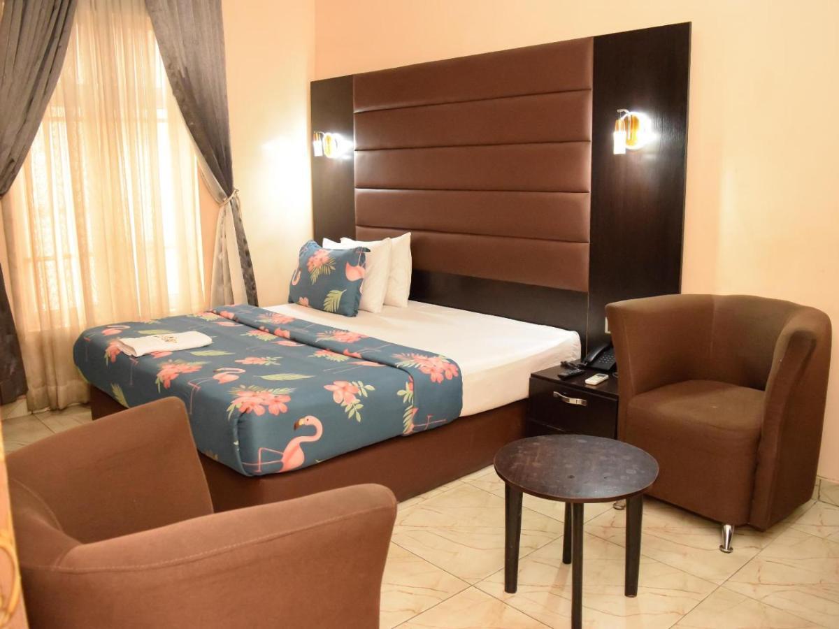 Bana Hotel & Suites Lagos Esterno foto