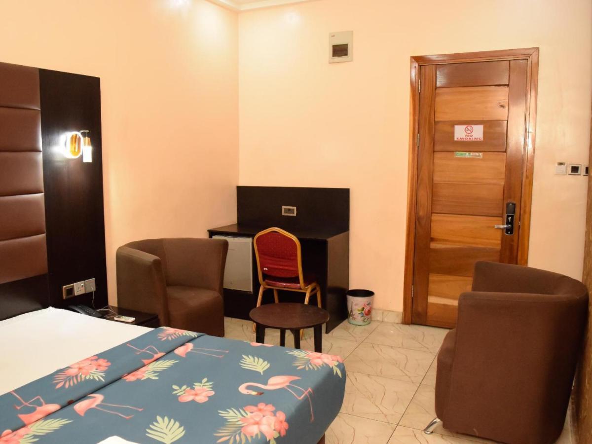 Bana Hotel & Suites Lagos Esterno foto