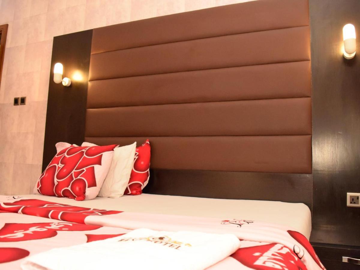 Bana Hotel & Suites Lagos Esterno foto