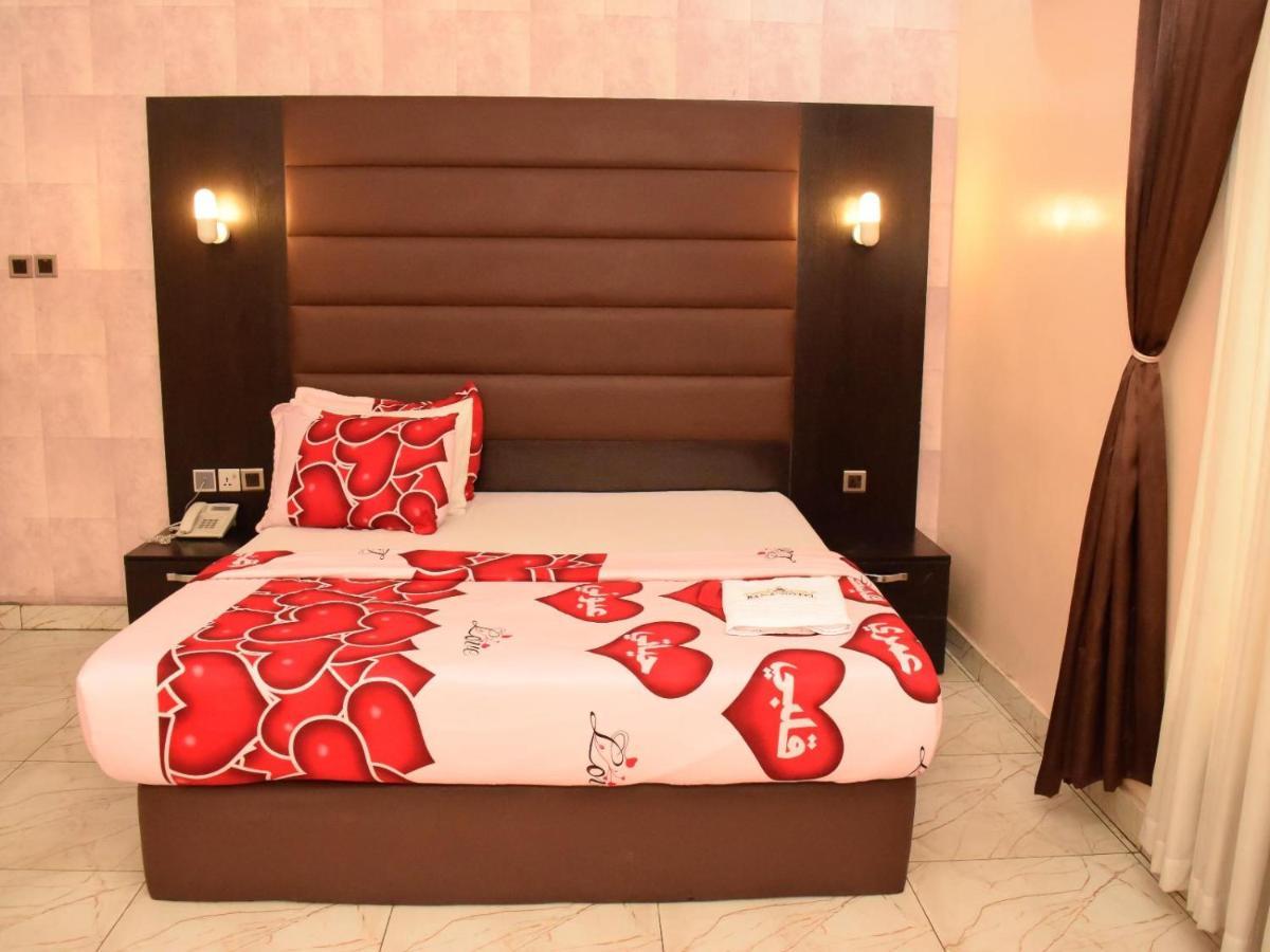 Bana Hotel & Suites Lagos Esterno foto