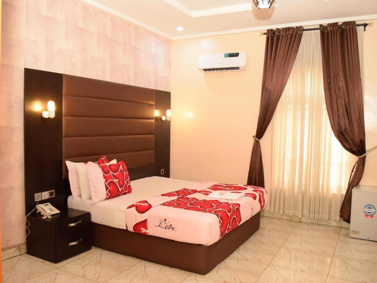 Bana Hotel & Suites Lagos Esterno foto