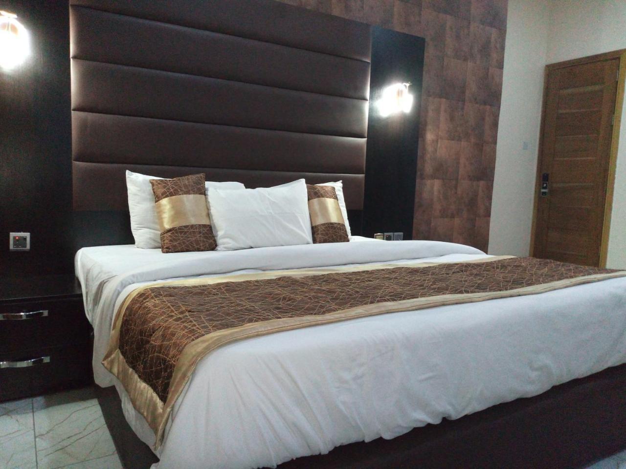 Bana Hotel & Suites Lagos Esterno foto