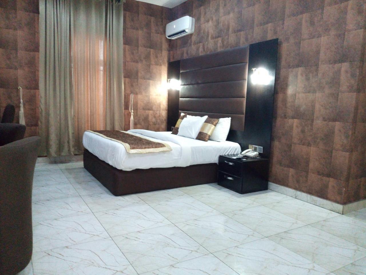 Bana Hotel & Suites Lagos Esterno foto