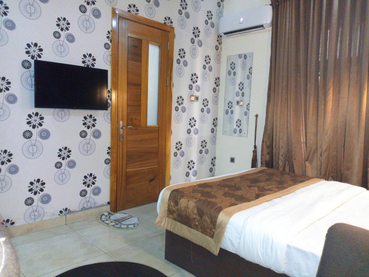 Bana Hotel & Suites Lagos Esterno foto