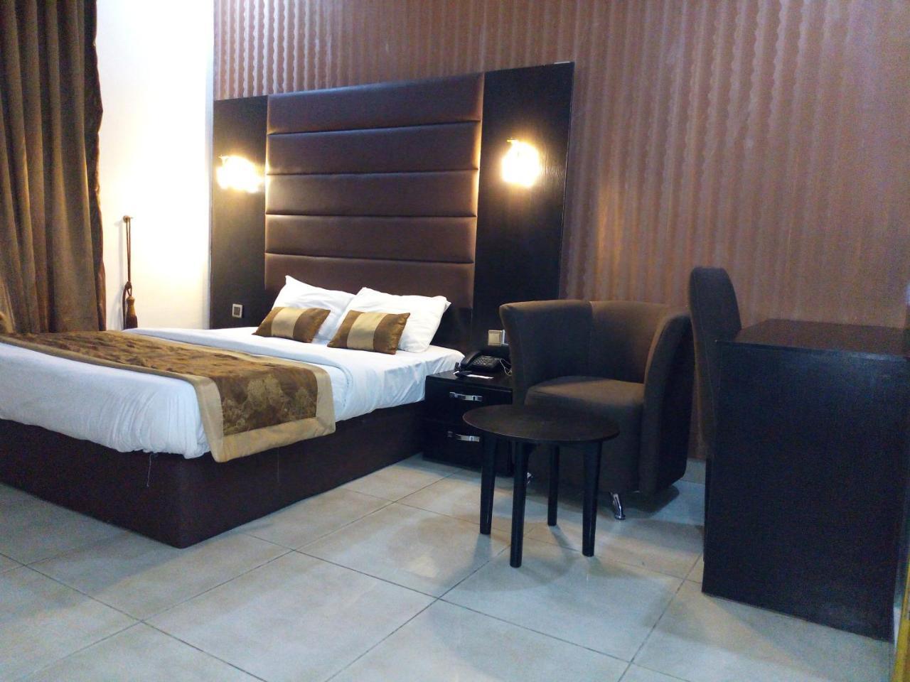 Bana Hotel & Suites Lagos Esterno foto