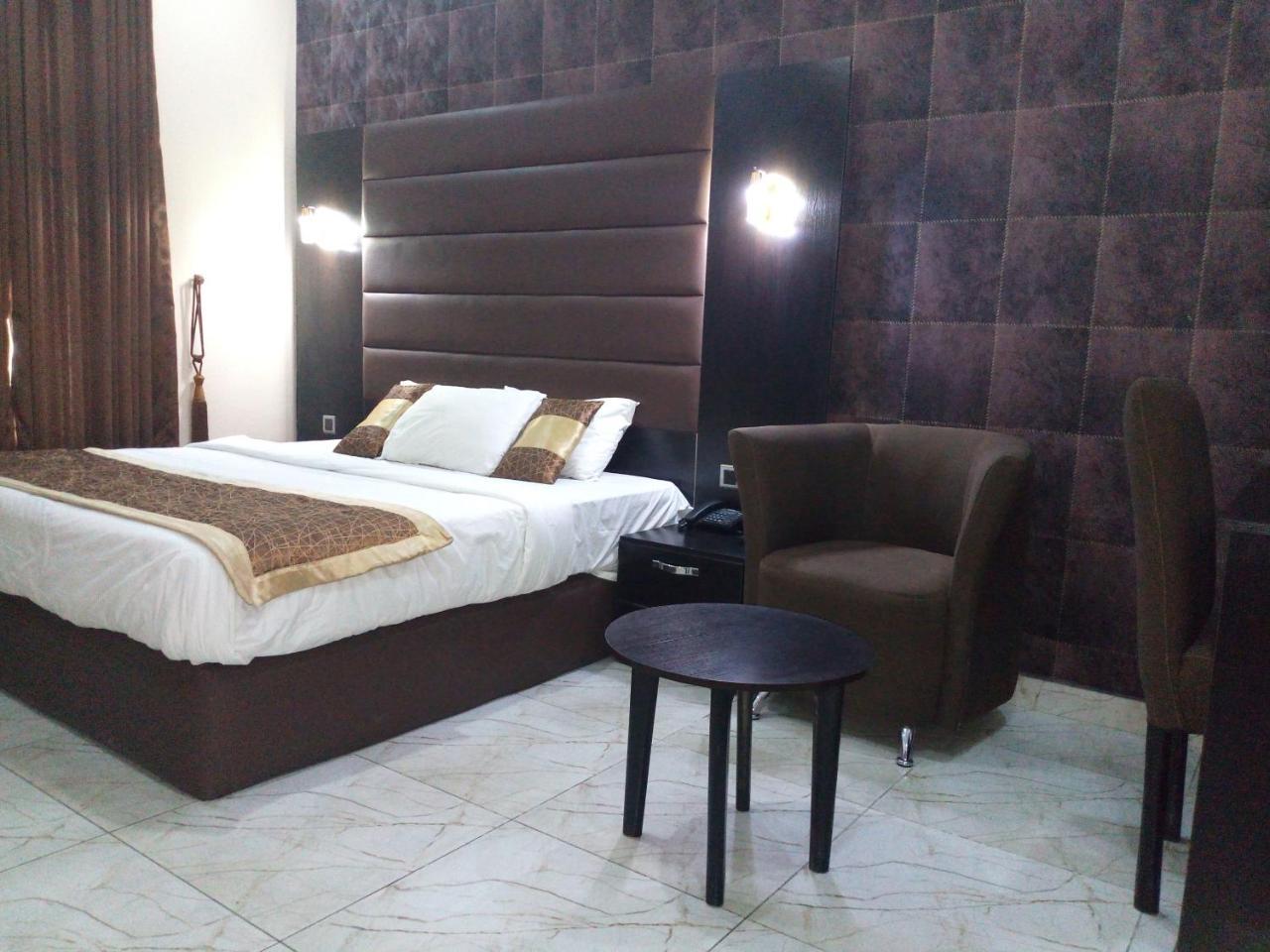 Bana Hotel & Suites Lagos Esterno foto