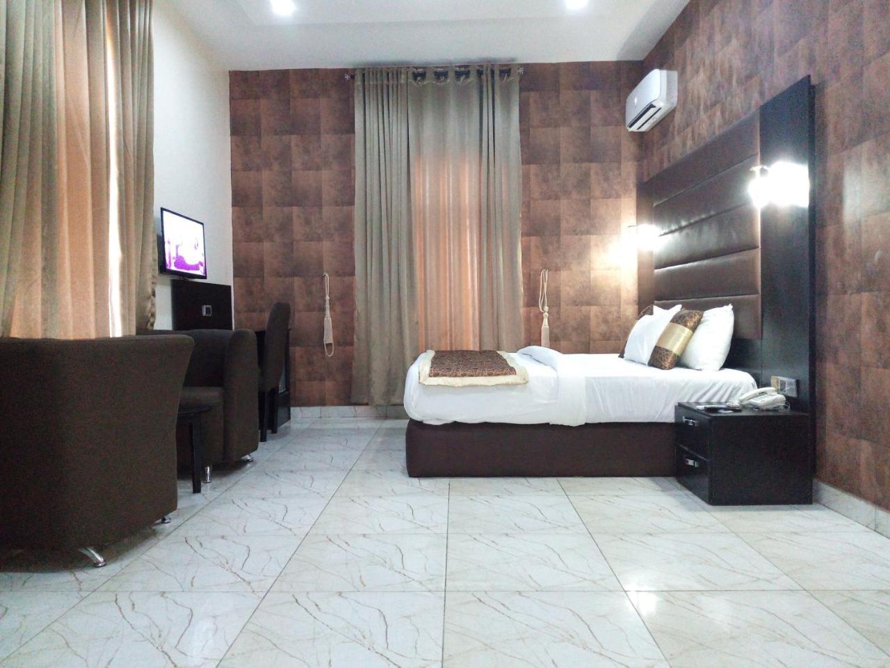 Bana Hotel & Suites Lagos Esterno foto