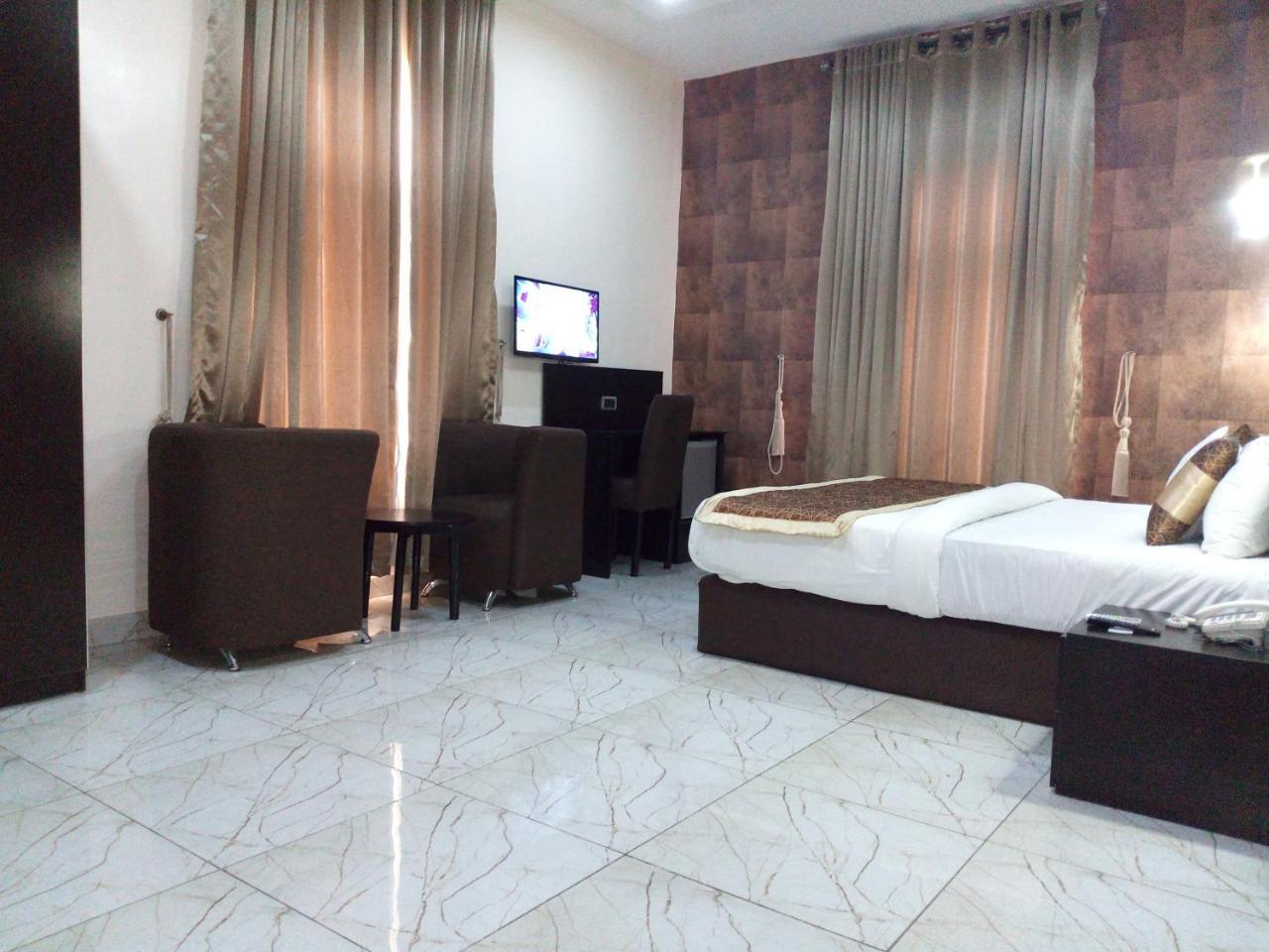 Bana Hotel & Suites Lagos Esterno foto