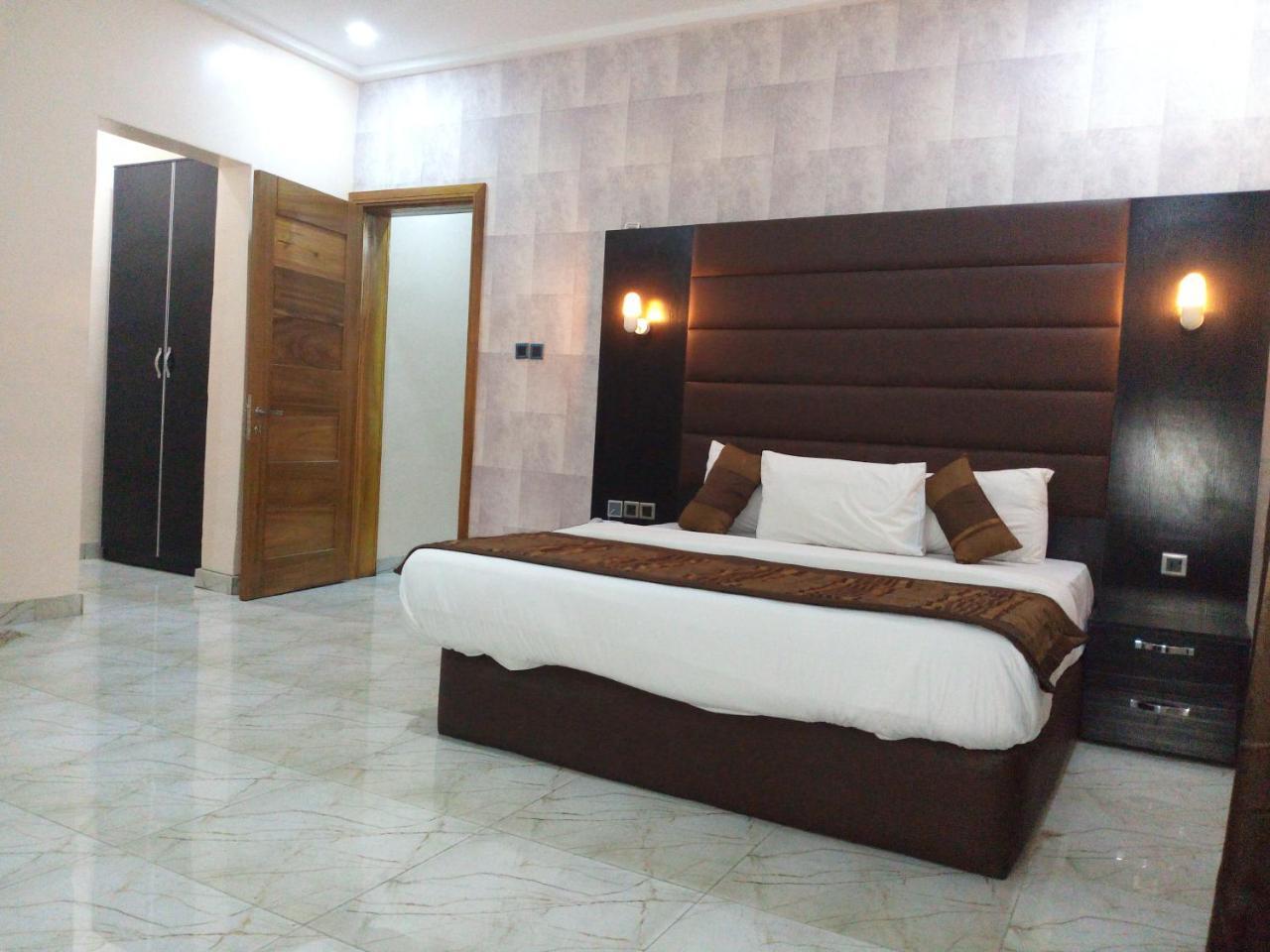 Bana Hotel & Suites Lagos Esterno foto