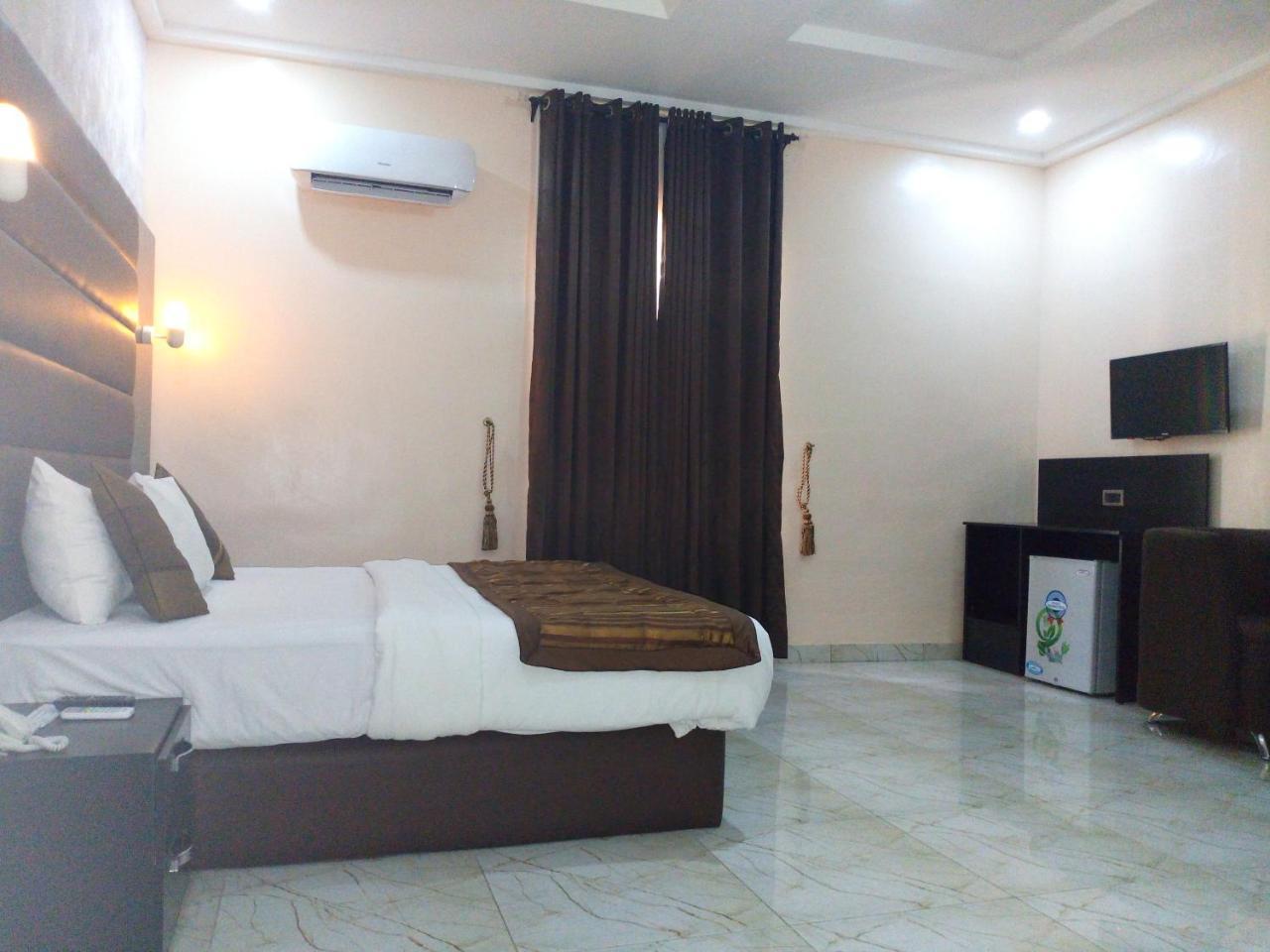 Bana Hotel & Suites Lagos Esterno foto