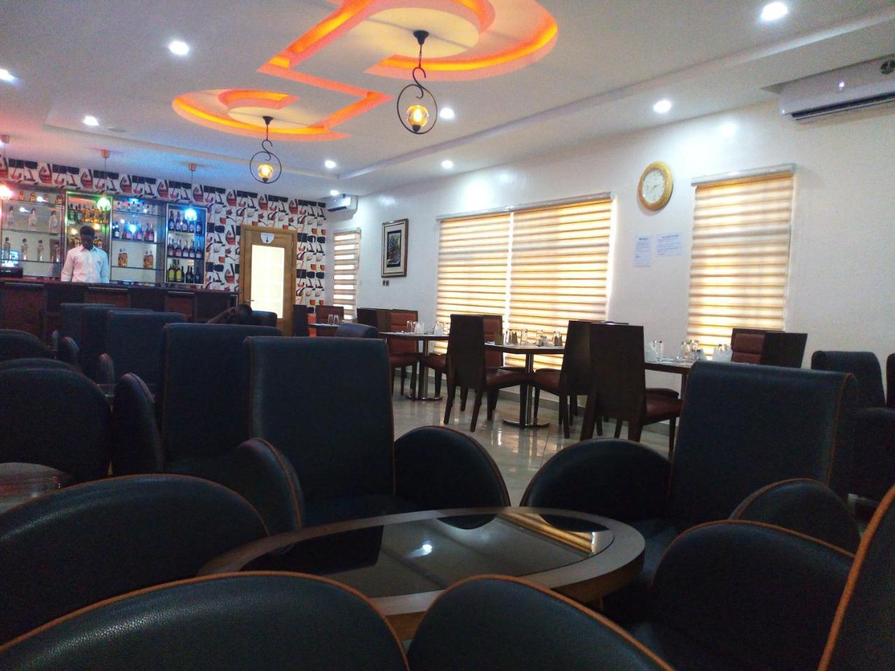 Bana Hotel & Suites Lagos Esterno foto